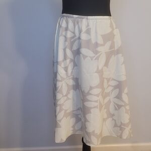 Chic White and Gray Floral A-Line Skirt